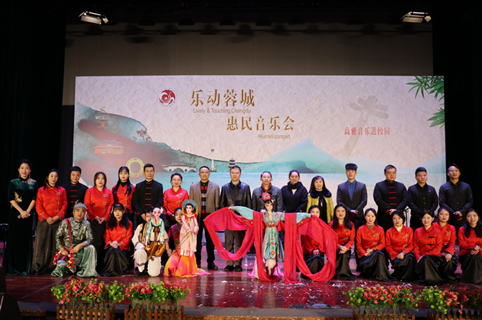 15748252894720.jpg 领导及表演嘉宾合影 (2)_副本.jpg